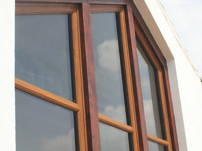 Bay Windows — Gallery Mile End